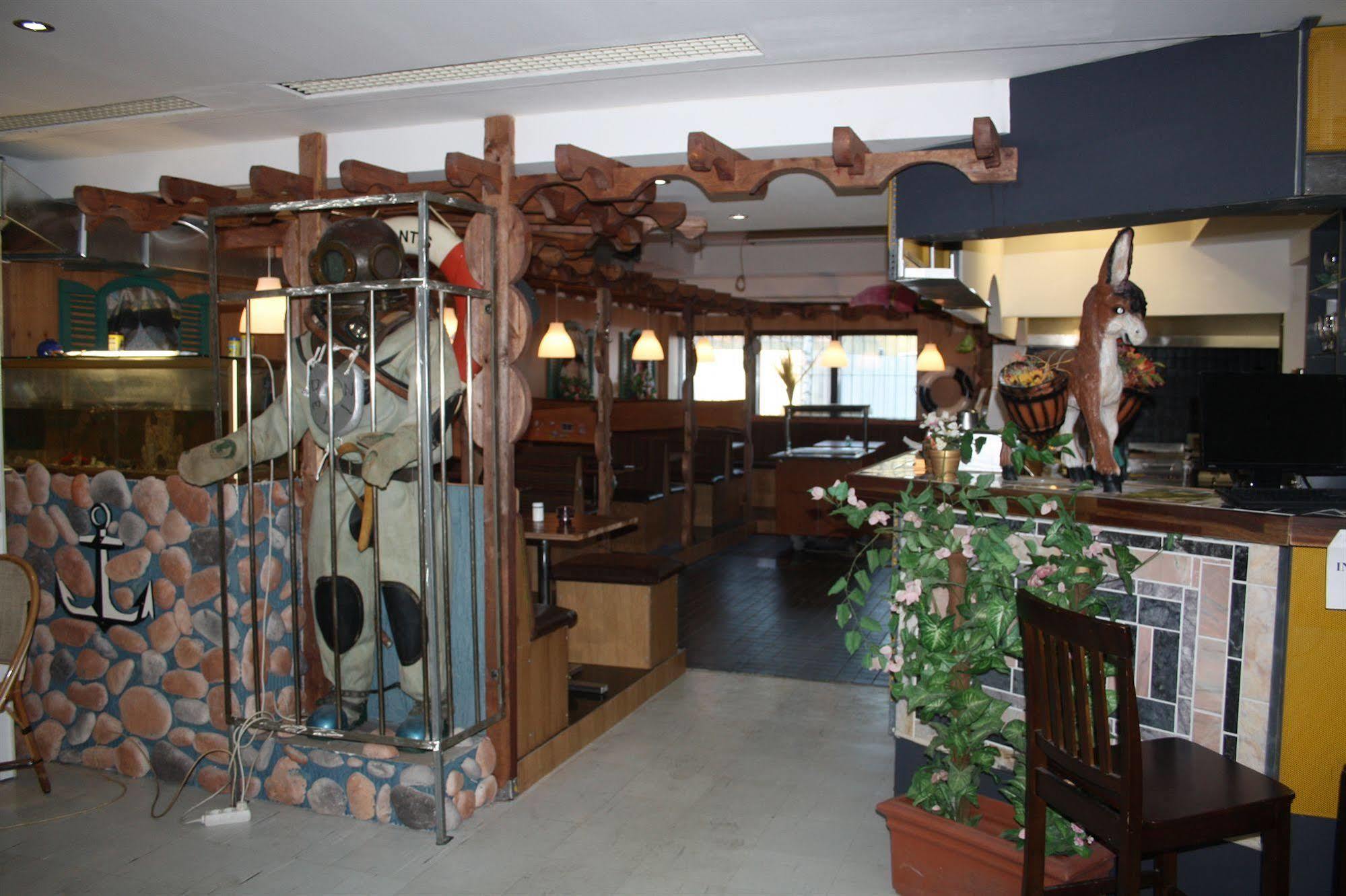 Arkadia & Hotel 2*